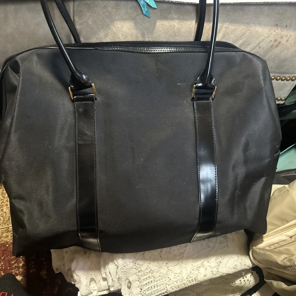 Preowned Black Weekend Travel Bag tote Duffle Bag 20x13x9